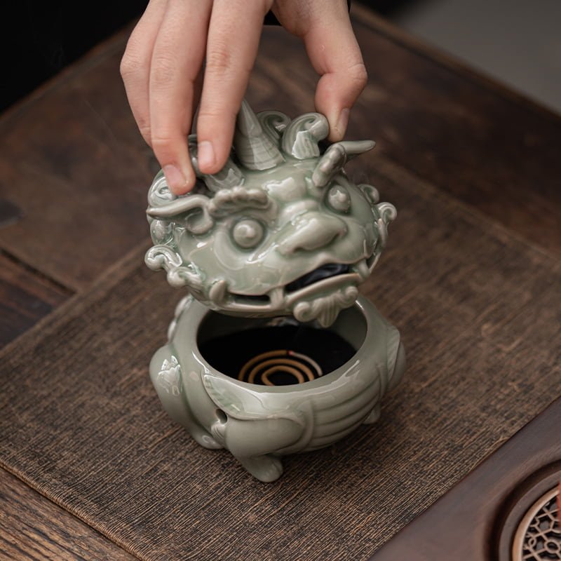 Best Japanese Style Black and White Mountain Ceramic Incense Cone Holder for Sale Best Japanese Style Black and White Mountain Ceramic Incense Cone Holder for Sale