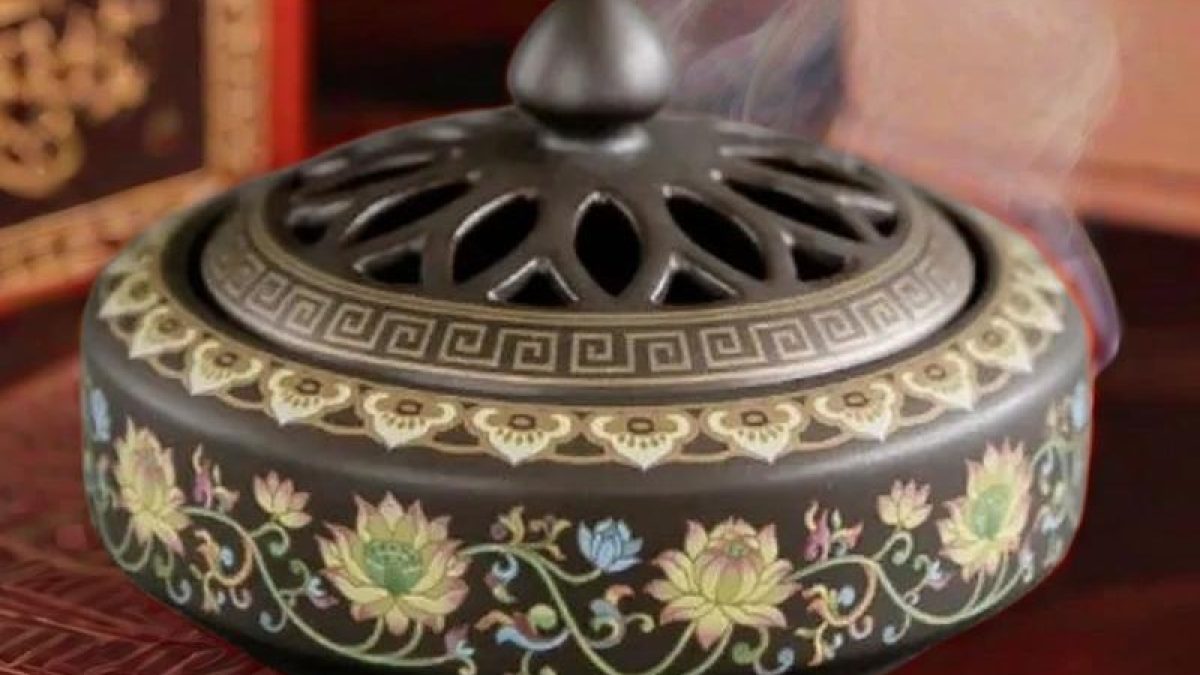 Handcrafted Chinese Enamel Lotus Flower Patterns Porcelain