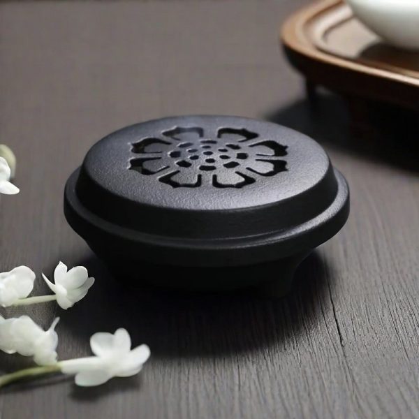 Vintage Black and White Hollowed Flower Ceramic Coil Incense Cone Burner Holder with Lid