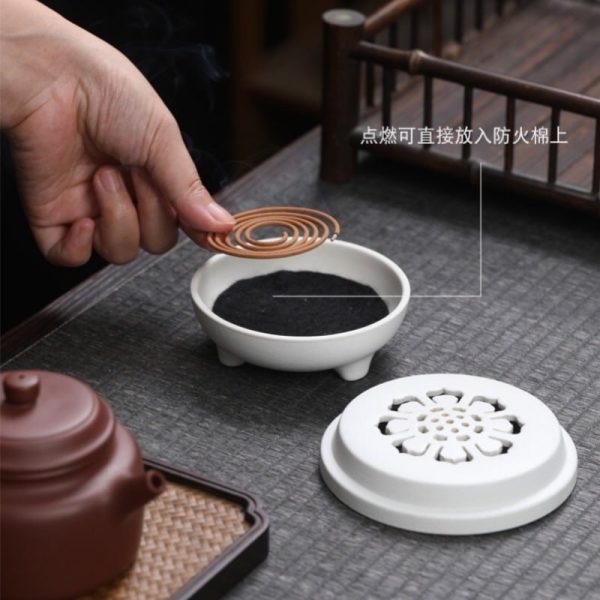 Vintage Black and White Hollowed Flower Ceramic Coil Incense Cone Burner Holder with Lid