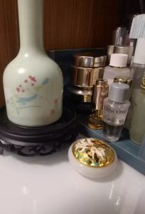 Chinese Gold Glazed Crystal Jade Glass Cone Incense Burner Holder with Nine-tailed Fox Lid photo review