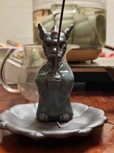 Creative Ceramic Chinese Dragon King Making Bows Stick Incense Holder Burner photo review