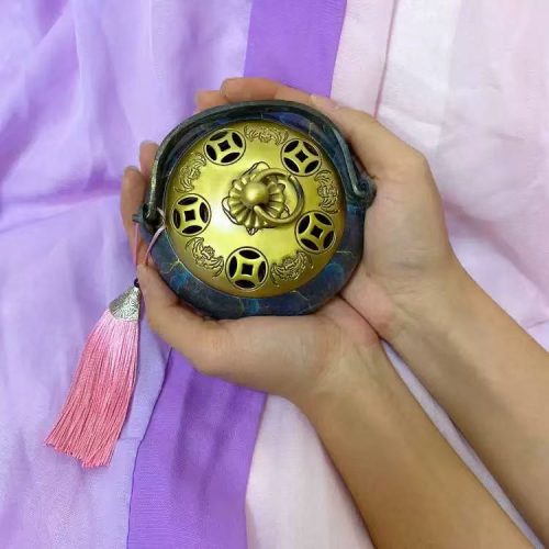 I didn’t know what to expect but this incense burner really surprised me!