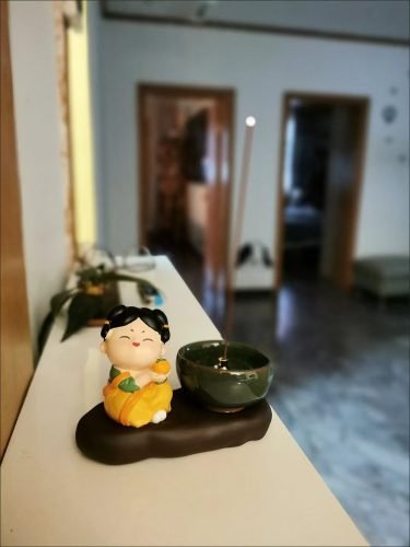 I recently bought the Chinese Ceramic Antique Tang Dynasty Cute Ladies Stick Incense Burner and I’m so happy with it!