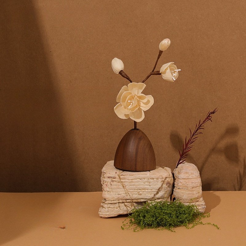 Beautiful Magnolia Flower Theme Black Walnut Wood Essential Oil Reed Diffuser Beautiful Magnolia Flower Theme Black Walnut Wood Essential Oil Reed Diffuser