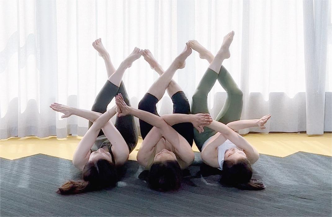 Floating Lotus Connection for eassy 3 person yoga poses