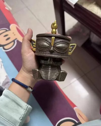 I ordered this incense burner as a gift for my friend who’s into Chinese antiques and I must say it was a hit!