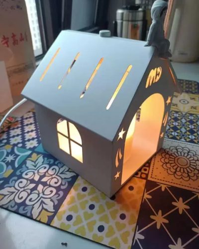 I got this electric candle warmer to help create a cozy vibe in my living room