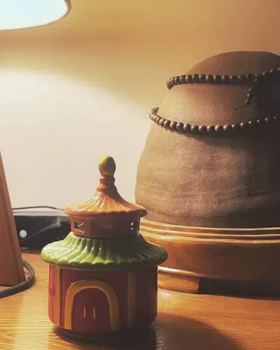 I absolutely love this little incense burner!
